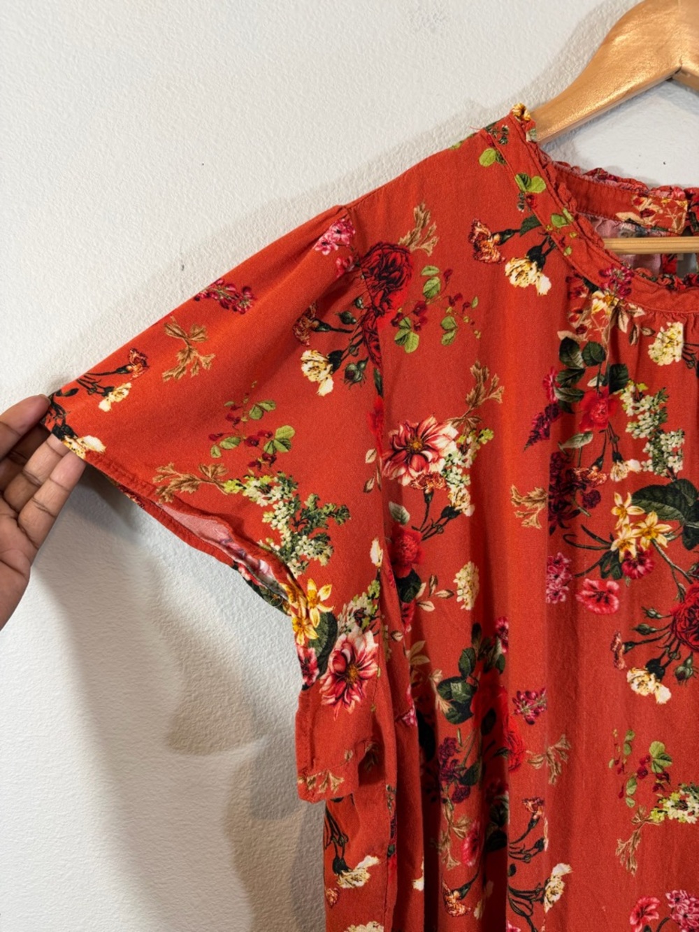 Torrid Orange Red Floral Top Size 4X Short Sleeve Ruffle Flutter Sleeve Causal - Picture 2 of 10